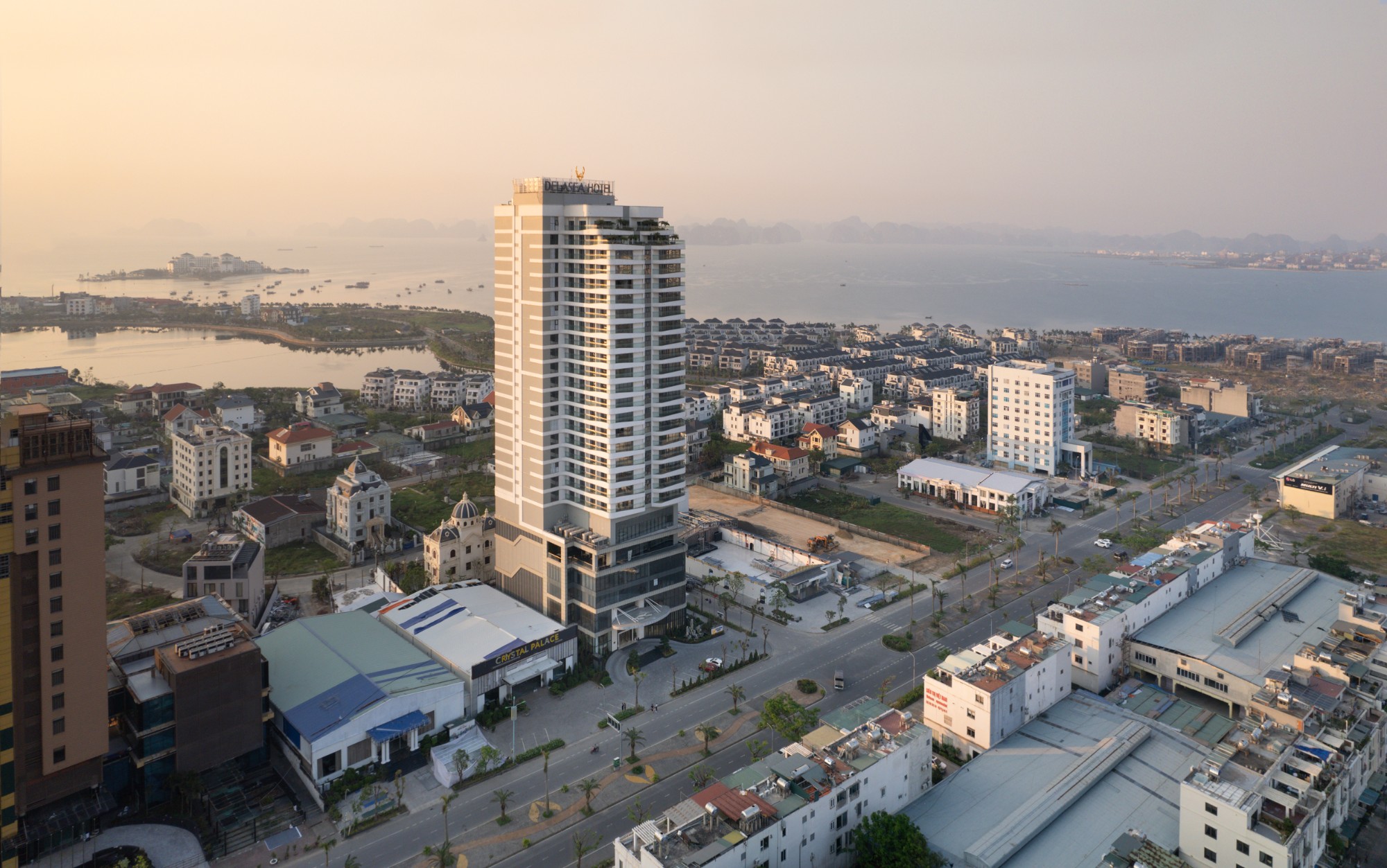 Vị trí thuận lợi là một điểm cộng lớn khi tổ chức sự kiện tại Hạ Long