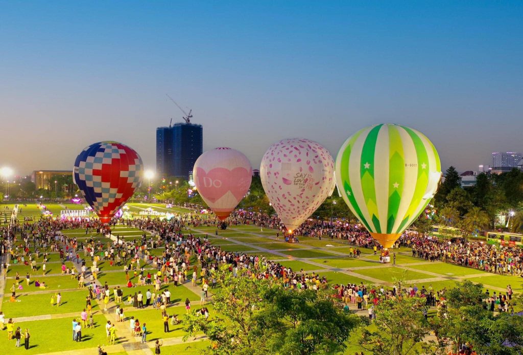 Ngắm nhìn vịnh di sản từ trên cao với Lễ hội Khinh khí cầu