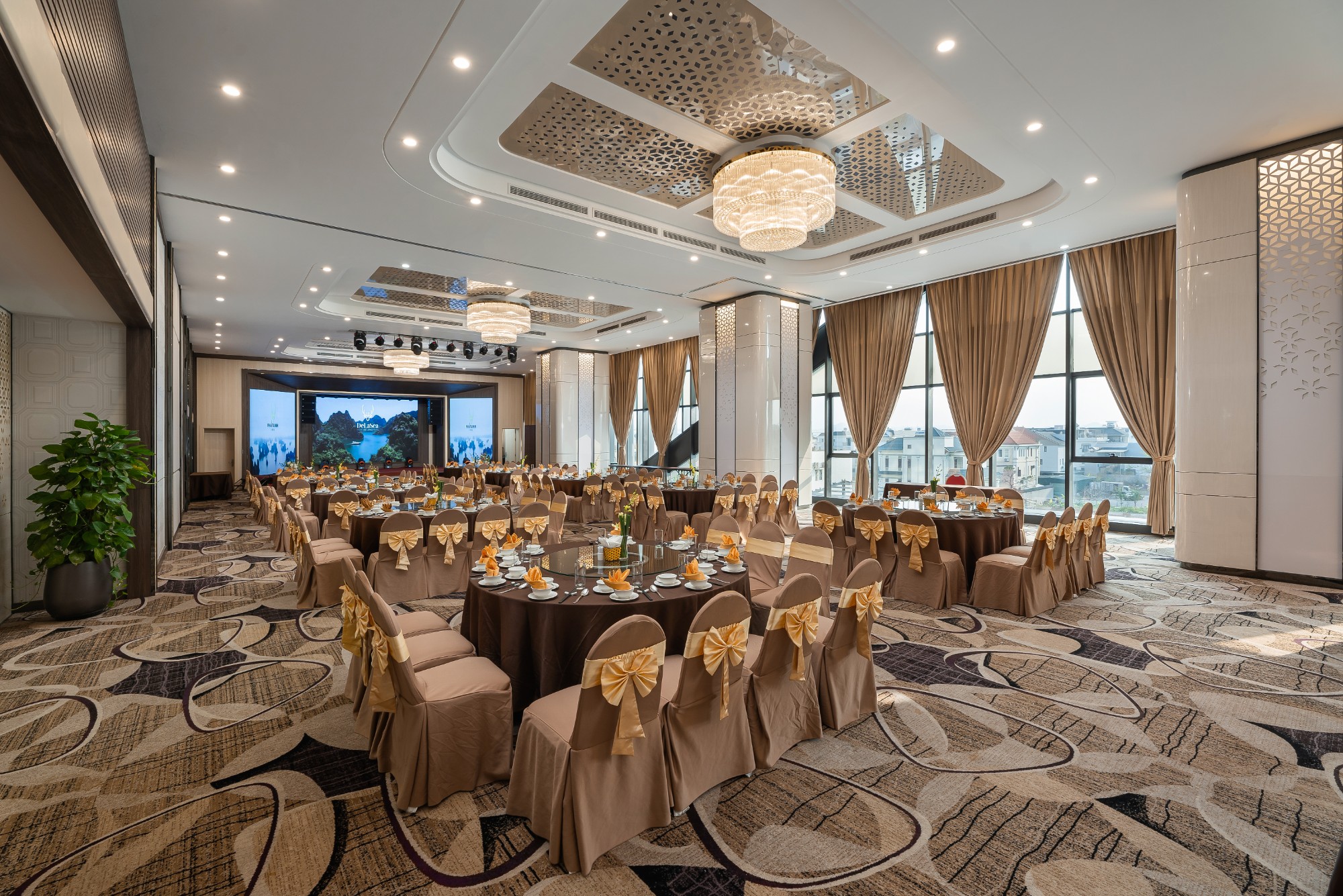Tổng quan về sảnh Grand Ballroom tại khách sạn Delasea Hạ Long